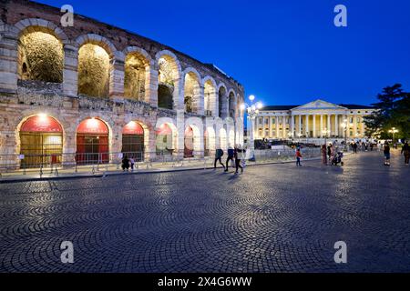 Verona Veneto Italien. Verona Arena - Römisches Amphitheater und Rathaus Stockfoto