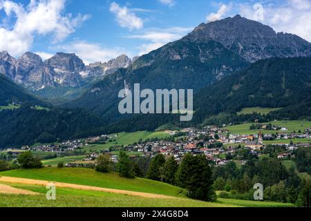 Telfes im Stubai traditionelles österreichisches Dorf in den Alpen Stockfoto