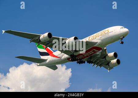 Emirates, Airbus A380-800, A6-EVN, bei Endanflug zum Flughafen Singapur Changi Stockfoto