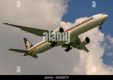 Singapore Airlines, Boeing 777-300ER, 9V-SWS, bei Endanflug zum Flughafen Singapur Changi Stockfoto