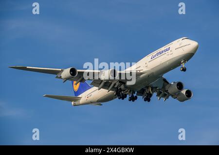 Lufthansa, BOEING 747-8, D-ABYS, bei Endanflug zum Flughafen Singapur Changi Stockfoto