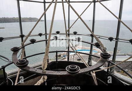 Der Blick vom Inneren des Smeaton’s Tower, dem ehemaligen Eddystone Lighthouse, auf Plymouth Hoe Stockfoto