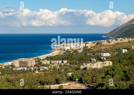 Große touristische Bauarbeiten, Strand Drymades, Ionisches Meer, albanische Riviera, Dhermi, Albanien, Europa Stockfoto