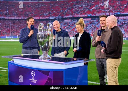 Sebastian HELLMANN, Sky Moderator Arjen Robben, Josi Henning, Miroslav Klose, Matthias SAMMER, EX FCB Sportdirektor Experts für Amazon Prive Video vor dem Halbfinalspiel FC BAYERN MÜNCHEN - REAL MADRID 2-2 der Fußball UEFA Champions League in der Saison 2023/2024 in München, 30. April 2024. Halbfinale, FCB, München © Peter Schatz / Alamy Live News Stockfoto