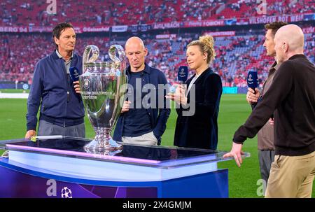 Sebastian HELLMANN, Sky Moderator Arjen Robben, Josi Henning, Miroslav Klose, Matthias SAMMER, EX FCB Sportdirektor Experts für Amazon Prive Video vor dem Halbfinalspiel FC BAYERN MÜNCHEN - REAL MADRID 2-2 der Fußball UEFA Champions League in der Saison 2023/2024 in München, 30. April 2024. Halbfinale, FCB, München Fotograf: ddp-Bilder / Sternbilder Stockfoto