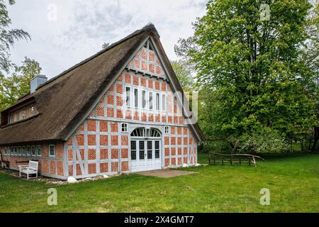 Haus im Schluh in Worpswede, Niedersachsen, Deutschland. Der Bauernhof beherbergt ein Museum, Ferienwohnungen und eine Handweberei. Das Haus im Schluh Stockfoto