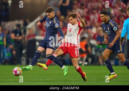 Leon GORETZKA, FCB 8 tritt um Ball, Tackling, Duell, Header, zweikampf, Action, Kampf gegen Lucas VASQUEZ, Real Madrid 17 im Halbfinalspiel FC BAYERN MÜNCHEN - REAL MADRID 2-2 Fußball UEFA Champions League in der Saison 2023/2024 in München, 30. April 2024. Halbfinale, FCB, München Fotograf: ddp-Bilder / Sternbilder Stockfoto