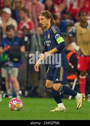 Luka MODRIC, Real Madrid 10 im Halbfinalspiel FC BAYERN MÜNCHEN - REAL MADRID 2-2 der Fußball UEFA Champions League in der Saison 2023/2024 in München, 30. April 2024. Halbfinale, FCB, München Fotograf: ddp-Bilder / Sternbilder Stockfoto