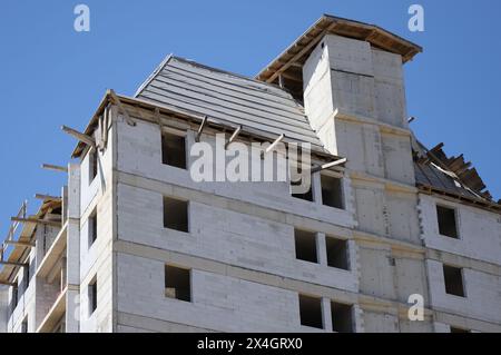 Unfertigen Gebäude mit blauem Himmel Stockfoto