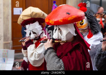Basel, Schweiz - 20. Februar 24. Karneval Piccolo-Spieler Stockfoto