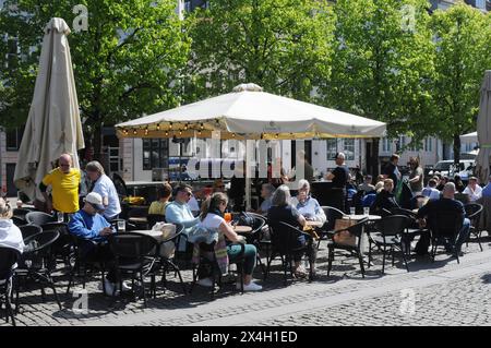 Kopenhagen/Dänemark/03. Mai 2024/Essen und Getränke im Freien sowie Kaffee und Kuchen auf Hojbro plads and stroget in der dänischen Hauptstadt. (Foto. Francis Joseph Dean/Dean Pictures) ( nicht für kommerzielle Zwecke ) Stockfoto