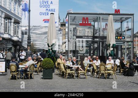 Kopenhagen/Dänemark/03. Mai 2024/Essen und Getränke im Freien sowie Kaffee und Kuchen auf Hojbro plads and stroget in der dänischen Hauptstadt. Foto. Bilder von Francis Joseph Dean/Dean sind nicht für kommerzielle Zwecke bestimmt Stockfoto