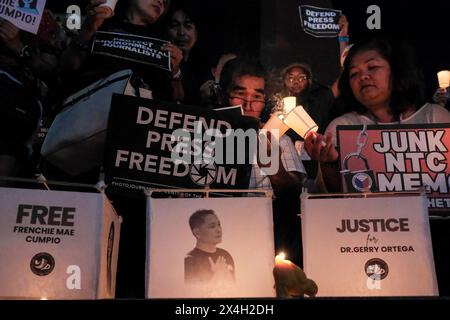 Am 3. Mai 2024, dem World Press Freedom Day, versammeln sich Mediengruppen und Organisationen im Boy Scout Circle in Quezon City, Philippinen, um das Klima der Straflosigkeit und die unerbittlichen Angriffe auf Presse und Redefreiheit anzuprangern. Ein Bericht, der dieses Jahr von Reporters Without Borders RSF World Press Freedom Index veröffentlicht wurde, belegte die Philippinen auf Platz 134 von 180 Ländern. Copyright: XDeoxMontesclarosx Stockfoto