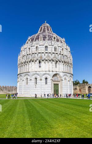 Historisches Baptisterium auf der Piazza Dei Miracoli in Pisa, Italien Stockfoto