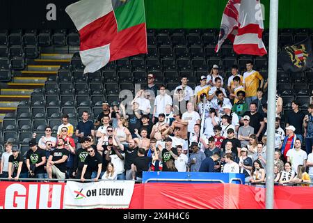 Leuven, Belgien. Mai 2024. Fans und Unterstützer von Leuven wurden während eines Frauenfußballspiels zwischen Oud Heverlee Leuven und Club Brugge YLA im belgischen Cup-Finale am Freitag, 1. Mai 2024 in Leuven, BELGIEN, gezeigt. Quelle: Sportpix/Alamy Live News Stockfoto