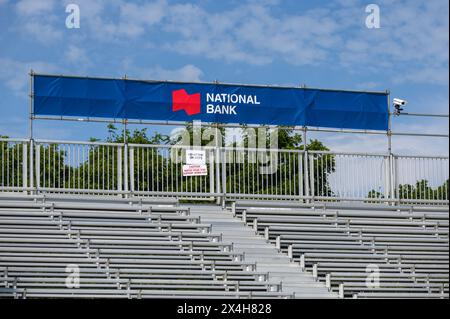 Toronto, ON, Kanada - 30. August 2023: Sehen Sie sich das Logo der National Bank Canada als Sponsor eines Tennisturniers an Stockfoto