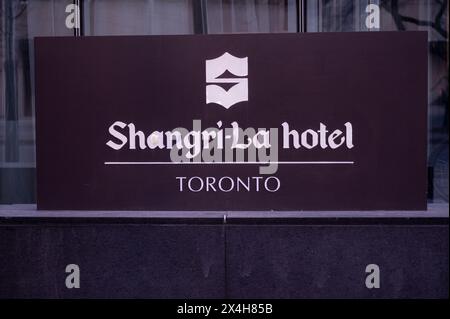 Toronto, ON, Kanada – 3. September 2023: Blick auf das Shangri-La Hotel Schild Stockfoto