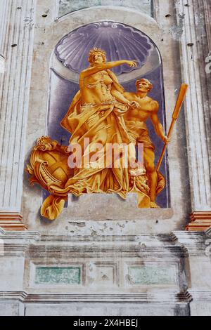 Detail auf einem Fresko, gemalt an einer Wand der Fassade des St. Georgspalastes (Palazzo San Giorgio), Genua Italien. Stockfoto