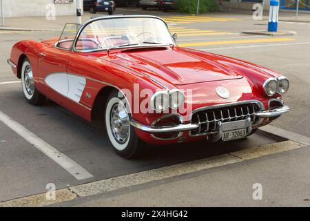 Red Chevrolet Cabriolet mit offenem Oberdeck Stockfoto