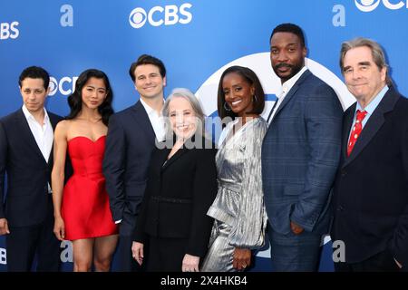 Mai 2024, Los Angeles, CA, USA: LOS ANGELES - 2. MAI: David Del Rio, Leah Lewis, Jason Ritter, Kathy Bates, Skye P. Marshall, EME Ikwuakor, Beau Bridges bei der CBS Fall Preview Party in den Paramount Studios am 2. Mai 2024 in Los Angeles, CA (Credit Image: © Kay Blake/ZUMA Press Wire) NUR REDAKTIONELLE VERWENDUNG! Nicht für kommerzielle ZWECKE! Stockfoto