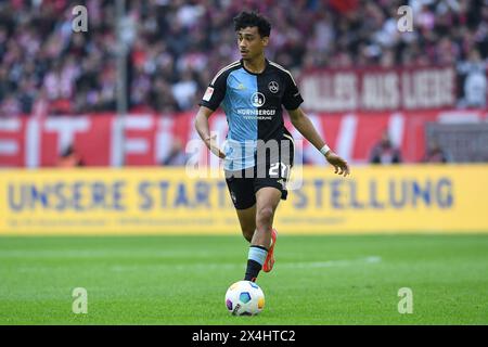 Fussball 2. Bundesliga 32. Spieltag Fortuna Düsseldorf - 1. FC Nürnberg am 03.05.2024 in der Merkur Spiel-Arena in Düsseldorf Nathaniel Brown ( Nürnberg ) DFL-Vorschriften verbieten jede Verwendung von Fotografien als Bildsequenzen und/oder Quasi-Video. Foto: Revierfoto Credit: ddp Media GmbH/Alamy Live News Stockfoto