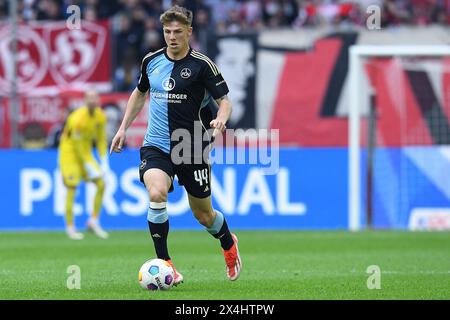 Fussball 2. Bundesliga 32. Spieltag Fortuna Düsseldorf - 1. FC Nürnberg am 03.05.2024 in der Merkur Spiel-Arena in Düsseldorf Finn Jeltsch ( Nürnberg ) DFL-Vorschriften verbieten jede Verwendung von Fotografien als Bildsequenzen und/oder Quasi-Video. Foto: Revierfoto Credit: ddp Media GmbH/Alamy Live News Stockfoto