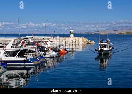 Pier zum Zugang zur Akdamar Armenischen Kirche des Heiligen Kreuzes aus dem 10. Jahrhundert, Akdamar Insel, Türkei Stockfoto