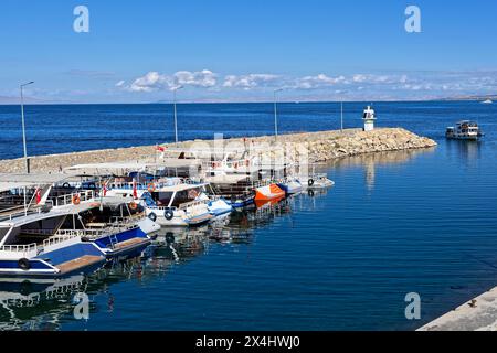 Pier zum Zugang zur Akdamar Armenischen Kirche des Heiligen Kreuzes aus dem 10. Jahrhundert, Akdamar Insel, Türkei Stockfoto