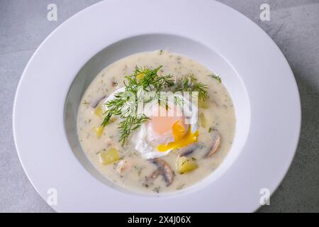 Typisch tschechische Kulajda-Suppe Stockfoto
