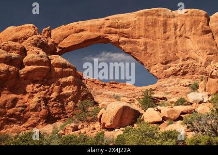 Südfenster vom Primitive Loop Trail im Arches National Park, Utah Stockfoto