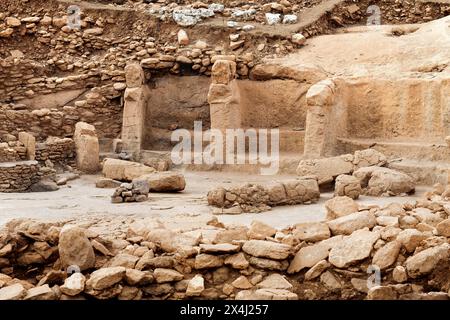 Neolithische archäologische Stätte von Karahan Tepe, kreisförmige Steinstruktur mit T-Säulen, Sanliurfa, Türkei Stockfoto