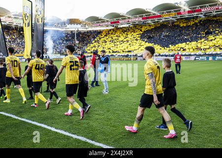 KERKRADE - Teilnahme der Spieler beim KKD-Spiel zwischen Roda JC und SC Cambuur im Stadion Parkstad Limburg am 3. Mai 2024 in Kerkrade, Niederlande. ANP MARCEL VAN HOORN Stockfoto