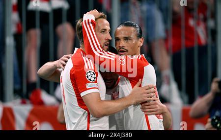 Torfeier Harry Kane FC Bayern München FCB (09) mit Leroy Sane FC Bayern München FCB (10) Geste, Geste, Champions League, CL, Allianz Stockfoto