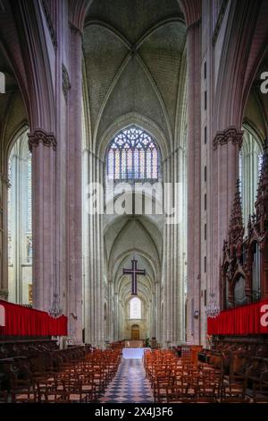 Chor und Schiff, romanisch-gotische Kathedrale Saint-Julien du Mans, Le Mans, Departement Sarthe, Pays de la Loire, Frankreich Stockfoto