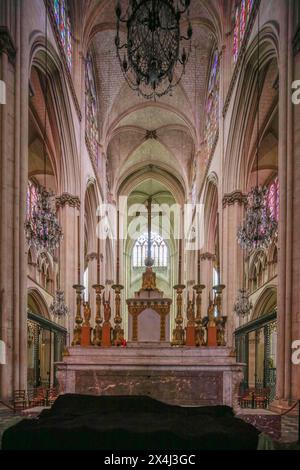 Chor mit Altar, romanisch-gotische Kathedrale Saint-Julien du Mans, Le Mans, Département Sarthe, Region Pays de la Loire, Frankreich Stockfoto