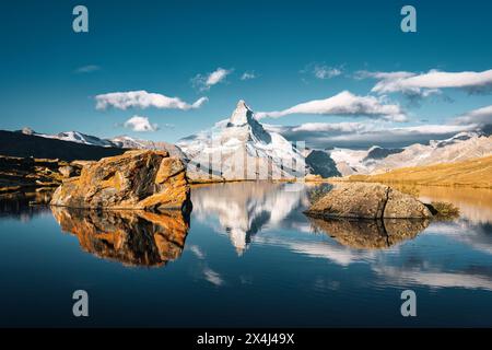 Malerische Landschaft des Matterhorns spiegelt sich am Morgen am Stellisee in Zermatt, Schweiz Stockfoto