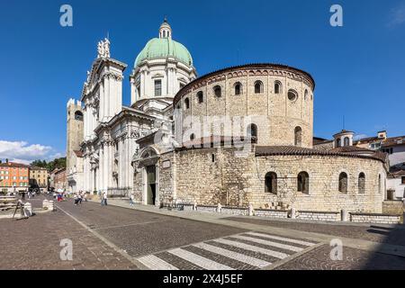 Brescia, Italien, 14. September 2023. Die neuen und alten Kathedralen von Brescia, beliebte Touristenattraktionen des historischen Stadtzentrums Stockfoto