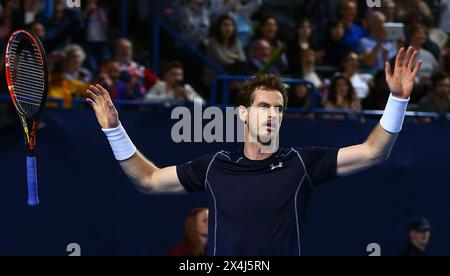 Andy Murray feiert den Sieg beim Einzel-Spiel gegen Kei Nishikori am dritten Tag der ersten Runde der Davis Cup World Group in der Barclaycard Arena am 6. März 2016 in Birmingham, England. Stockfoto