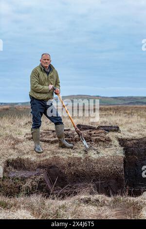 Torfschneider am Ufer des Loch Gorm in Islay, Schottland Stockfoto