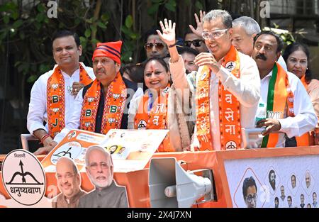 Mumbai, Indien. Mai 2024. MUMBAI, INDIEN – 3. MAI: Yamini Jadhav, Kandidat der Shiv Sena für South Mumbai, zusammen mit Rahul Narwekar, Mangal prabhat Lodha und Milind Deora, bei der Kundgebung bei der Einreichung der Wahlnominierung der Lok Sabha in Fort am 3. Mai 2024 in Mumbai, Indien. (Foto: Anshuman Poyrekar/Hindustan Times/SIPA USA) Credit: SIPA USA/Alamy Live News Stockfoto