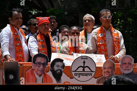 Mumbai, Indien. Mai 2024. MUMBAI, INDIEN – 3. MAI: Yamini Jadhav, Kandidat der Shiv Sena für South Mumbai, zusammen mit Rahul Narwekar, Mangal prabhat Lodha und Milind Deora, bei der Kundgebung bei der Einreichung der Wahlnominierung der Lok Sabha in Fort am 3. Mai 2024 in Mumbai, Indien. (Foto: Anshuman Poyrekar/Hindustan Times/SIPA USA) Credit: SIPA USA/Alamy Live News Stockfoto