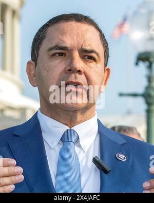 Washington, Vereinigte Staaten Von Amerika. Juli 2023. Aktenfoto des US-Abgeordneten Henry Cuellar (Demokrat von Texas), der am Dienstag, den 18. Juli 2023, im US-Kapitol in Washington, DC, Bemerkungen zur Einführung des HIRE Act vorbringt. Am Freitag, 3. Mai 2024, Rep Cuellar, 68, und seine Frau Imelda, 67, wurde vor dem Bundesgericht wegen Bestechung und Geldwäsche angeklagt, weil sie im Namen eines Energieunternehmens im Besitz Aserbaidschans und einer Bank in Mexiko-Stadt tätig war. Credit: Rod Lamkey/CNP/SIPA USA Credit: SIPA USA/Alamy Live News Stockfoto