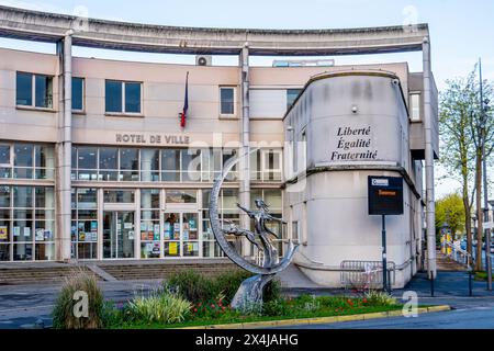 Außenansicht des Rathauses von Goussainville, einer französischen Gemeinde im Departement Val-d'Oise in der französischen Region Ile-de-France Stockfoto