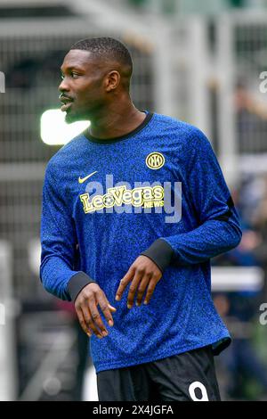 Mailand, Italien. April 2024. Marcus Thuram von Inter, der vor dem Fußballspiel der Serie A 2023/2024, zwischen Inter und Turin im Giuseppe Meazza Stadion gesehen wurde. Ergebnis: Inter 2:0 Torino Credit: SOPA Images Limited/Alamy Live News Stockfoto