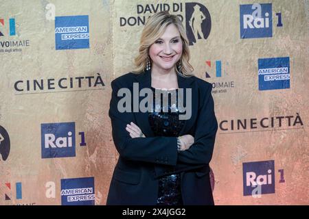 Roma, Italien. Mai 2024. Ich David di Donatello Roter Teppich. Nella foto Serena Bortone - Roma, Italia - Venerdì 3 Maggio 2024 (Foto Valentina Stefanelli/LaPresse) David Red Carpet von Donatello. Auf dem Foto Serena Bortone - Rom, Italien - Freitag, 3. Mai 2024 (Foto Valentina Stefanelli/LaPresse) Credit: LaPresse/Alamy Live News Stockfoto