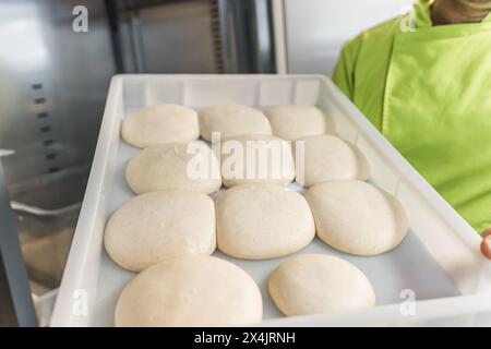 Pizza Teigbällchen, machen sich bereit, Pizza im Restaurant zu machen. Hochwertige Fotos Stockfoto