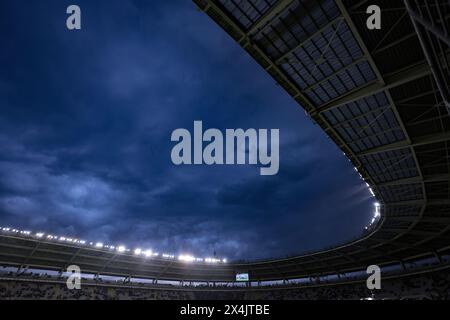 Turin, Italien. Mai 2024. Ein allgemeiner Blick auf das Stadion, während ein Sturm vor dem Spiel der Serie A im Stadio Olimpico Grande Torino in Turin vorbeizieht. Der Bildnachweis sollte lauten: Jonathan Moscrop/Sportimage Credit: Sportimage Ltd/Alamy Live News Stockfoto