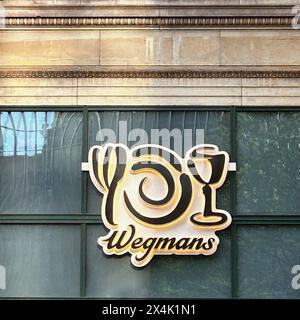 Wegmans Food Market, Firmenlogo, Außenansicht des Gebäudes, New York City, New York, USA Stockfoto