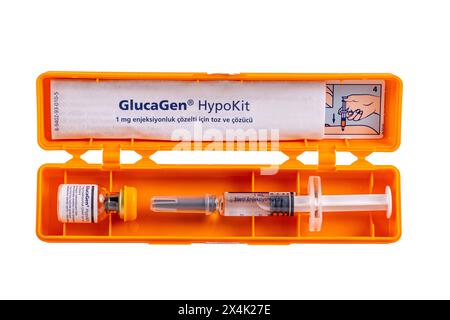 Istanbul Türkei 27 April 2024; Glukagonspritze zur Behandlung von Hypoglykämie bei Typ-1-Diabetikern. Spritze mit Glukagon. Diabetisches Koma, Hypoglykämie. Stockfoto