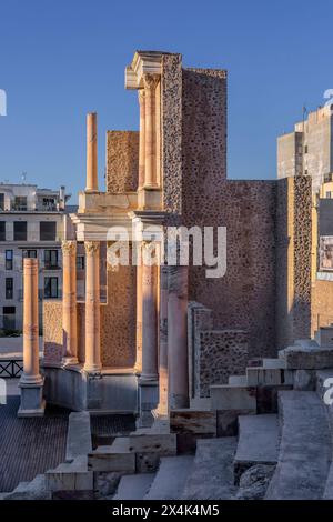 Ruinen unter Restaurierung des römischen Theaters aus dem 1. Jahrhundert v. Chr., archäologische Entdeckung in der Stadt Cartagena, Region Murcia, Spanien. Stockfoto